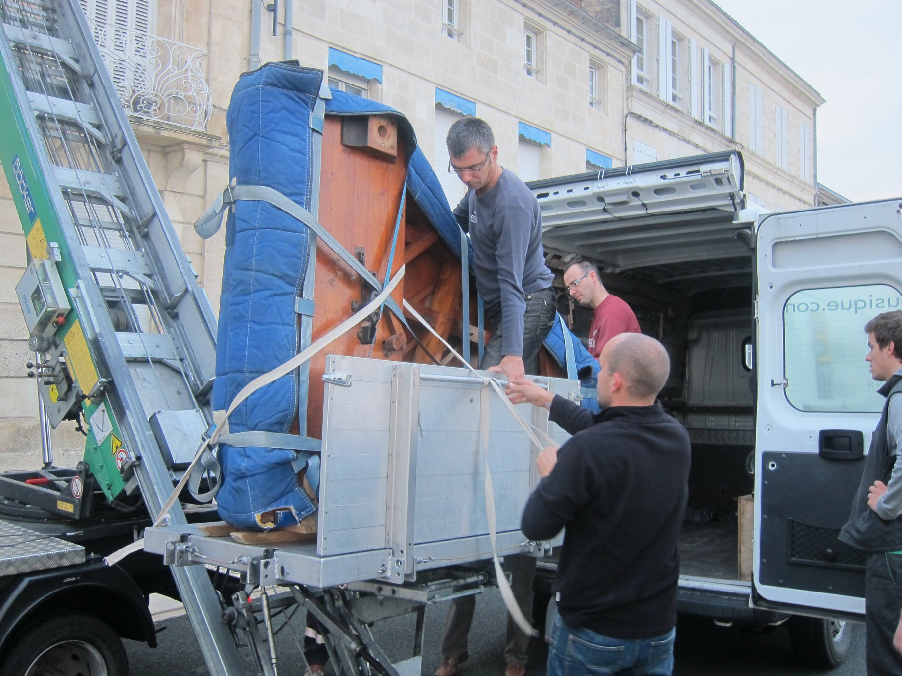 Transport d'un piano a queue